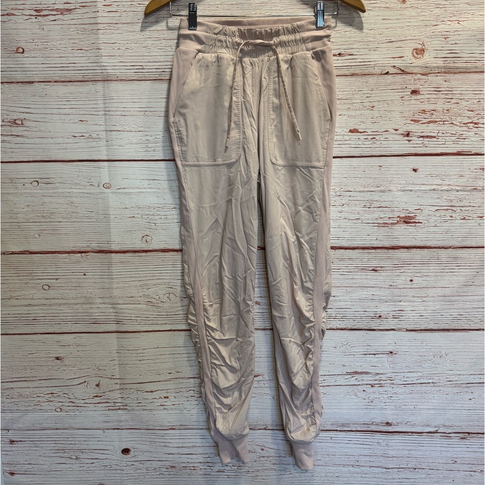 Lululemon Beyond the Studio Jogger in Feather Pink Sz 2 - Picture 3 of 14
